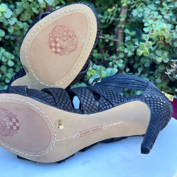 Vince Camuto 🌸New🌸Black Gold Heels Pumps - Picture 15 of 15